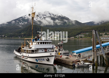 NOAA-Forschungsschiff im Hafen von Juneau Stockfoto