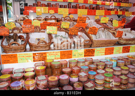 KATALANISCHE PRODUZIEREN STALL AM MARKT, FRANKREICH Stockfoto