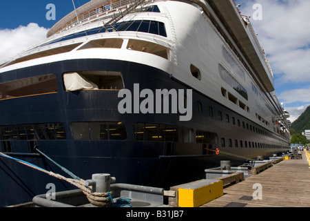 Cruise Ferry Amsterdam von der HAL Holland America Line am Kai im Hafen von Juneau, Alaska, Vereinigte Staaten von Amerika Stockfoto