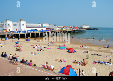 Clacton Strand und Pier, Clacton-on-Sea, Tendring District, Essex, England, Vereinigtes Königreich Stockfoto