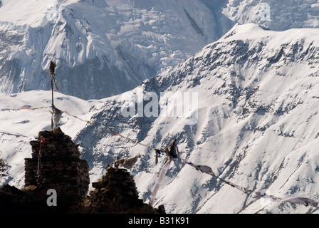 Gebetsfahnen in der Nähe von Manang im Annapurna-Gebirge, Nepal Stockfoto