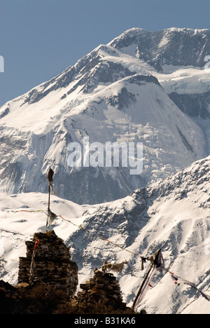 Gebetsfahnen in der Nähe von Manang im Annapurna-Gebirge, Nepal Stockfoto