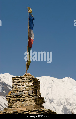 Gebetsfahnen im Annapurna-Gebirge in der Nähe von Manang Stockfoto