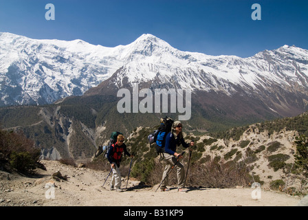 Wanderer auf dem Annapurna Curcuit in der Nähe von Manang, Nepal Stockfoto