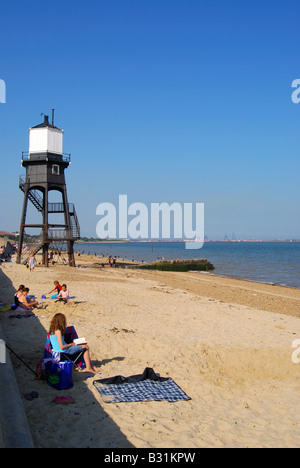 Dovercourt Strand und Leuchtturm, West End Promenade, Dovercourt, Harwich, Tendring District, Essex, England, Vereinigtes Königreich Stockfoto