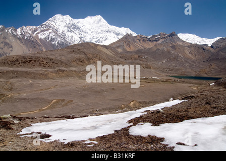 Blick auf die Berge aus dem Eis-See in der Nähe von Manang, Annapurna Gebirge, Nepal Stockfoto