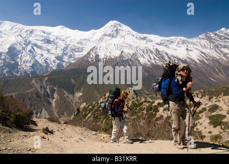 Wanderer auf dem Annapurna Curcuit in der Nähe von Manang, Nepal Stockfoto