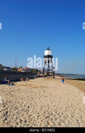 Dovercourt Strand und Leuchtturm, West End Promenade, Dovercourt, Harwich, Tendring District, Essex, England, Vereinigtes Königreich Stockfoto