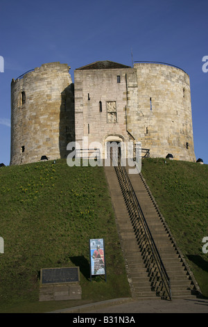 City of York, England. Benannt nach Roger de Clifford, ist der historischen Clifford Tower Teil des York Castle. Stockfoto