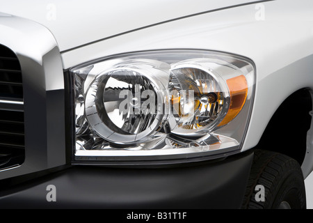 2008 Dodge Ram 3500 Chassis in weiß - Scheinwerfer Stockfoto