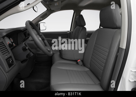 2008 Dodge Ram 3500 Chassis in weiß - vordere Sitze Stockfoto