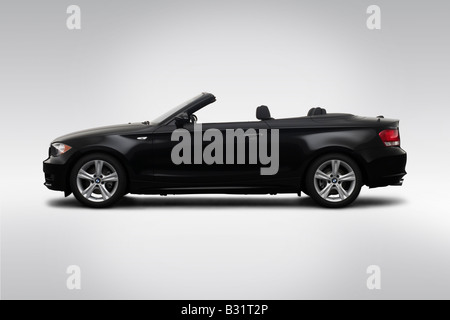 2008 BMW 1er 128i in schwarz - Treiber Seitenprofil Stockfoto