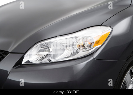 2009 Toyota Corolla Matrix in grau - Scheinwerfer Stockfoto