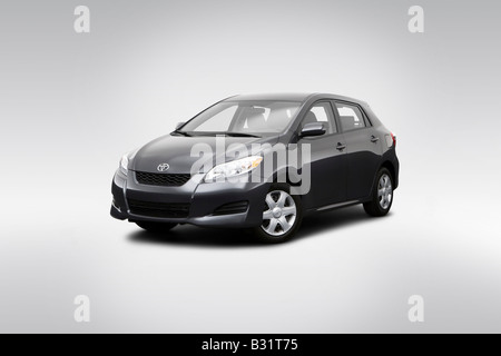 2009 Toyota Corolla Matrix in grau - Winkel-Vorderansicht Stockfoto