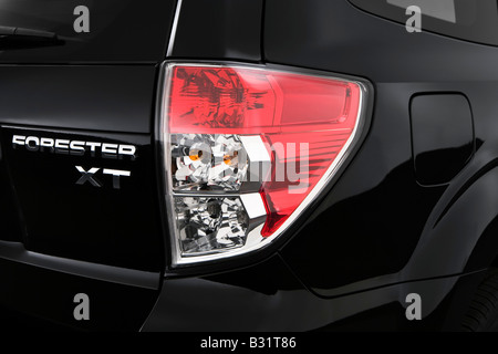 2009 Subaru Forester XT in schwarz - Rücklicht Stockfoto