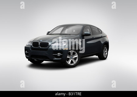 2008 BMW X 6 xDrive 35i in grün - Winkel-Vorderansicht Stockfoto