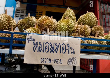 tropische Früchte zum Verkauf in Bangkok, Thailand Stockfoto