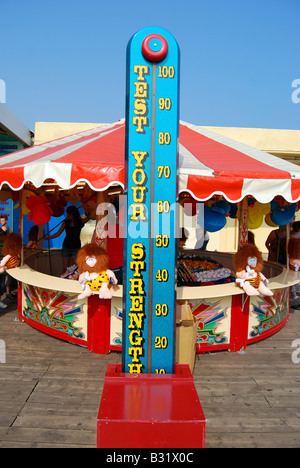 Hohe Stürmer Spiel in der Spielhalle, Clacton Pier, Clacton-on-Sea, Tendring District, Essex, England, Vereinigtes Königreich Stockfoto