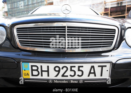 Frontalansicht eines Mercedes, Odessa, Ukraine Stockfoto