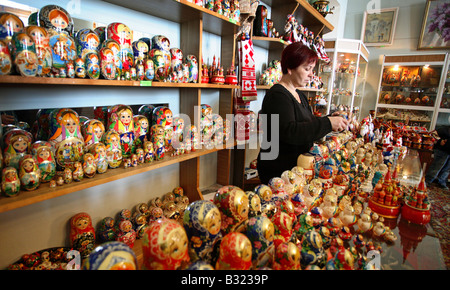 Souvenir-Shop mit Matrioshka Puppen, Jalta, Ukraine Stockfoto