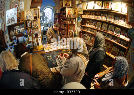 Souvenir-Shop in der Kirche der Auferstehung Christi in Foros, Foros, Ukraine Stockfoto