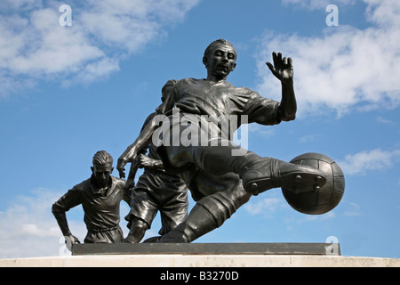 Statue von Sir Stanley Matthews im Bet365 (war Britannia) Stadion home von Stoke City Football Club, Stoke-on-Trent, Staffordshire, England, UK Stockfoto