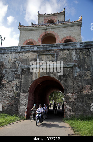 Das nördliche Tor zu der antiken Stadt Hue in Vietnam. Stockfoto