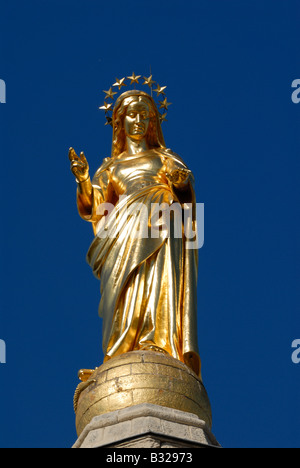 Vergoldete Statue der Jungfrau Maria in der Kathedrale von Avignon, Frankreich Stockfoto