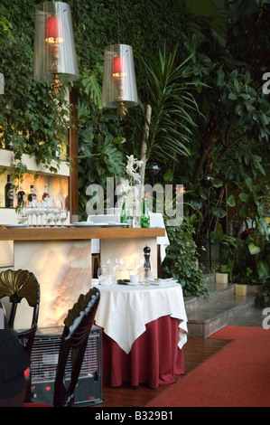 Innenraum des exklusiven Restaurant Belvedere, neue Orangerie im Royal Lazienki Park in Wilanòw Bezirk von Warschau, Polen, EU Stockfoto