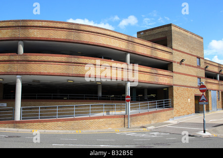 neue Mscp Parkplatz Backstein verkleidet Stevenage Stadtzentrum einkaufen Hertfordshire England uk gb Stockfoto