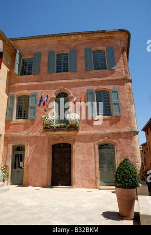 Hotel de Ville in Roussillon, Südfrankreich Stockfoto