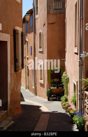 Straße in Roussillon, Provence Frankreich Stockfoto