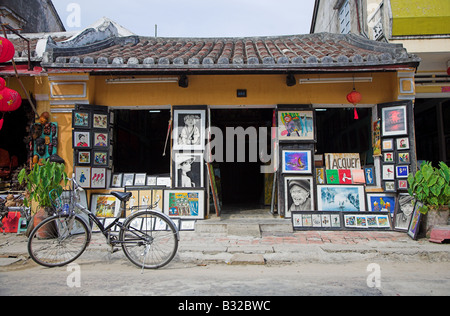 Bilder auf dem Display in einem Geschäft in Hoi an, Vietnam, Südostasien. Stockfoto