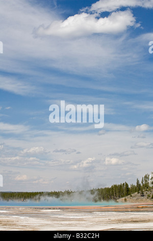 GRAND BILDOBJEKTE Frühling in der MIDLAND-GEYSER BASIN YELLOWSTONE-Nationalpark-WYOMING Stockfoto