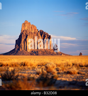 SHIPROCK, EINEM 1700' VULKANGESTEIN IN NEW MEXICO, GEFORMT WIE EIN SEGELBOOT; DIE NAVAJO NAME IST "SABITTAIE" Stockfoto