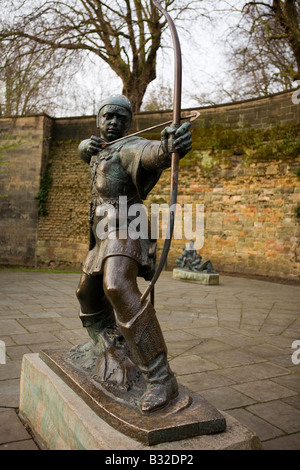 Statue des legendären Charakter Robin Hood außerhalb Nottingham Castle Stockfoto