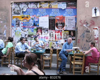 ISTANBUL, TÜRKEI. Eine Bar am Sofyali Sokak im Stadtteil Beyoglu. 2008. Stockfoto