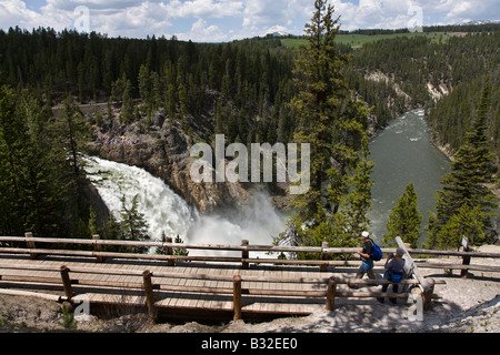 ÜBERSEHEN und die UPPER YELLOWSTONE FALLS und der YELLOWSTONE RIVER YELLOWSTONE Nationalpark WYOMING Stockfoto