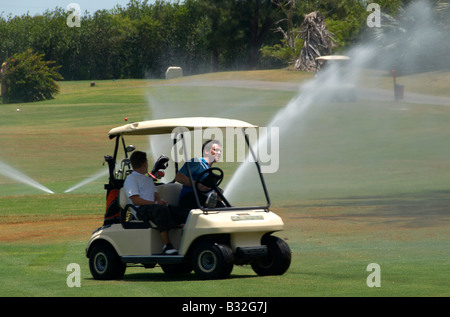 Golfer fahren Golf Buggy Varadero Kuba Stockfoto