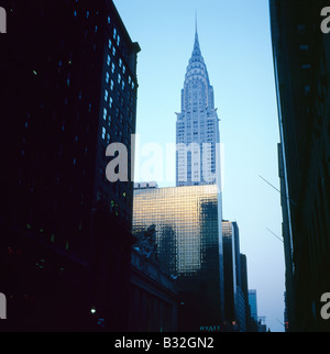 Ein Blick auf das Chrysler Building in der Abenddämmerung in New York City, USA KATHY DEWITT Stockfoto