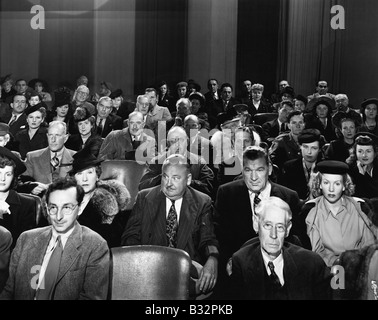 Aufmerksame Zuhörer im theater Stockfoto