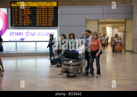 Foto der Ankunftshalle am Tel Aviv Ben Gurion International Airport Schuss August 2008 in Israel Stockfoto