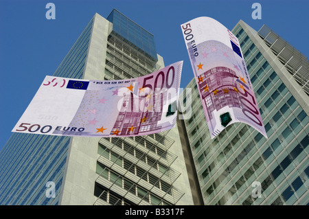 Fotomontage Euro-Banknoten mit modernen Gebäuden Stockfoto