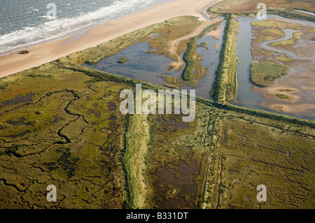 Luftbild von Salzwiesen und Lagunen Titchwell RSPB Reserve North Norfolk Herbst Stockfoto