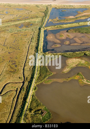 Luftbild von Salzwiesen und Lagunen Titchwell RSPB Reserve North Norfolk Herbst Stockfoto