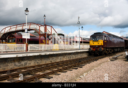 66-66-101 Zug Aviemore Bahnhof Bürste Typ 4 Klasse 47 47 804 königlichen Zug Pflichten Schottland 5 8 08 Stockfoto