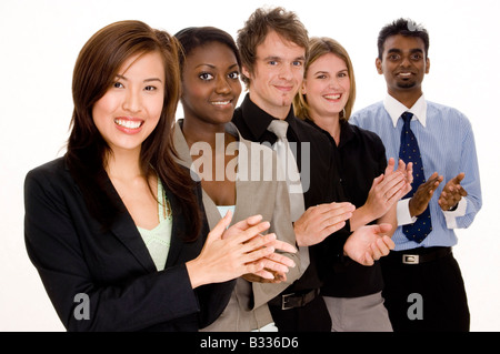Einer vielfältigen Business Team stehen in einer Linie applaudieren Stockfoto