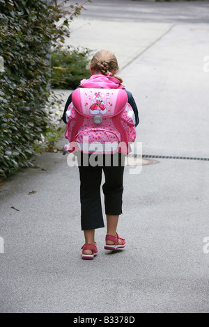 Pia geht zur Schule Stockfoto