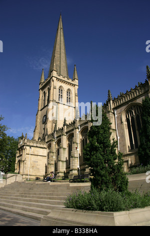 Stadt Wakefield, England. Blick auf die Turmspitze und Süd Fassade der Wakefield Kathedrale. Befindet sich im Stadtzentrum von Wakefield. Stockfoto