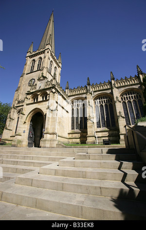 Stadt Wakefield, England. Blick auf die Turmspitze und Süd Fassade der Wakefield Kathedrale. Befindet sich im Stadtzentrum von Wakefield. Stockfoto